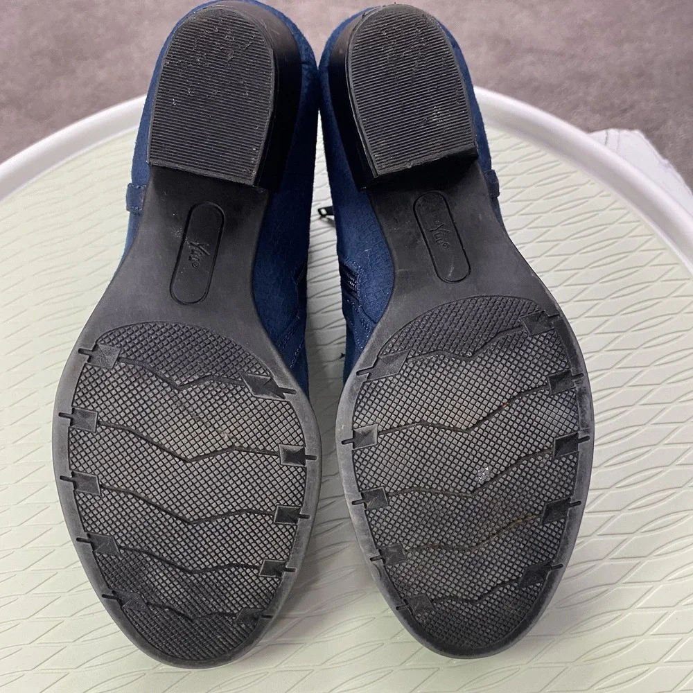 Yuu Booties, Ranser Zip On Women's 7M Navy Blue Leather‎ Chunk Heel Design